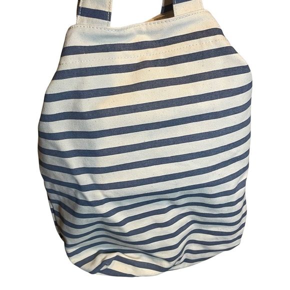 BAGGU Shoulder Tote Duck Bag, Blue & Cream Striped w/adjustable drop length - Picture 8 of 9
